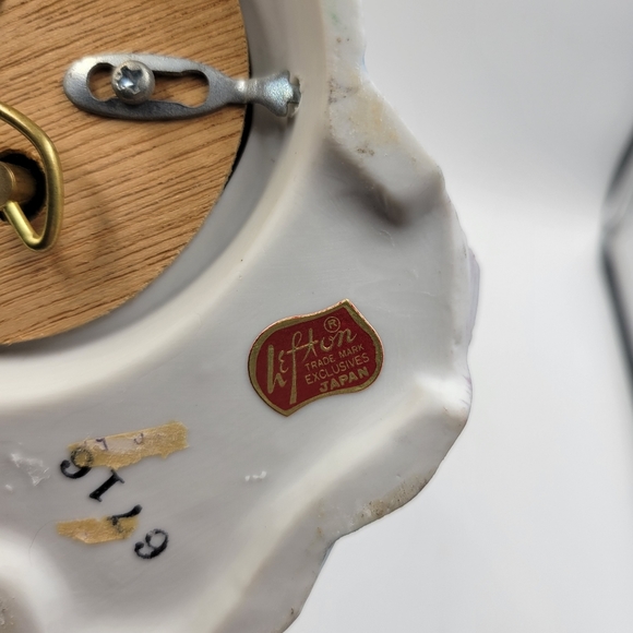 Lefton Accents Lefton Christmas Moments Man Woman Ice Skating Music